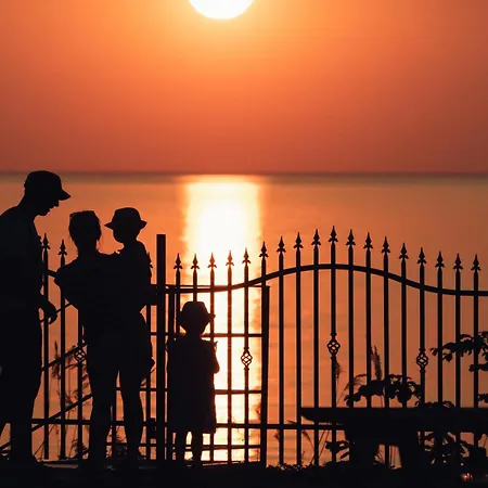 Wodnik Twoj Z Widokiem Na Morze Устроне-Морске